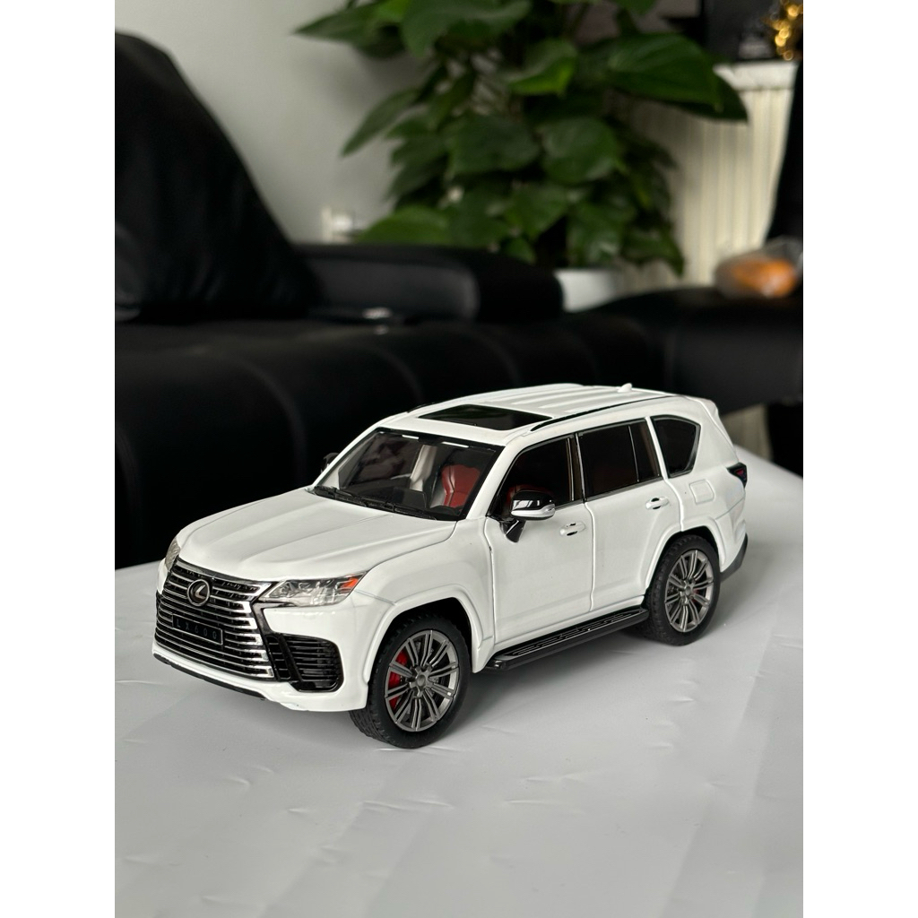 Mô hình xe Lexus LX600 tỉ lệ 1:24 bản cao cấp[như xe thật thu nhỏ]