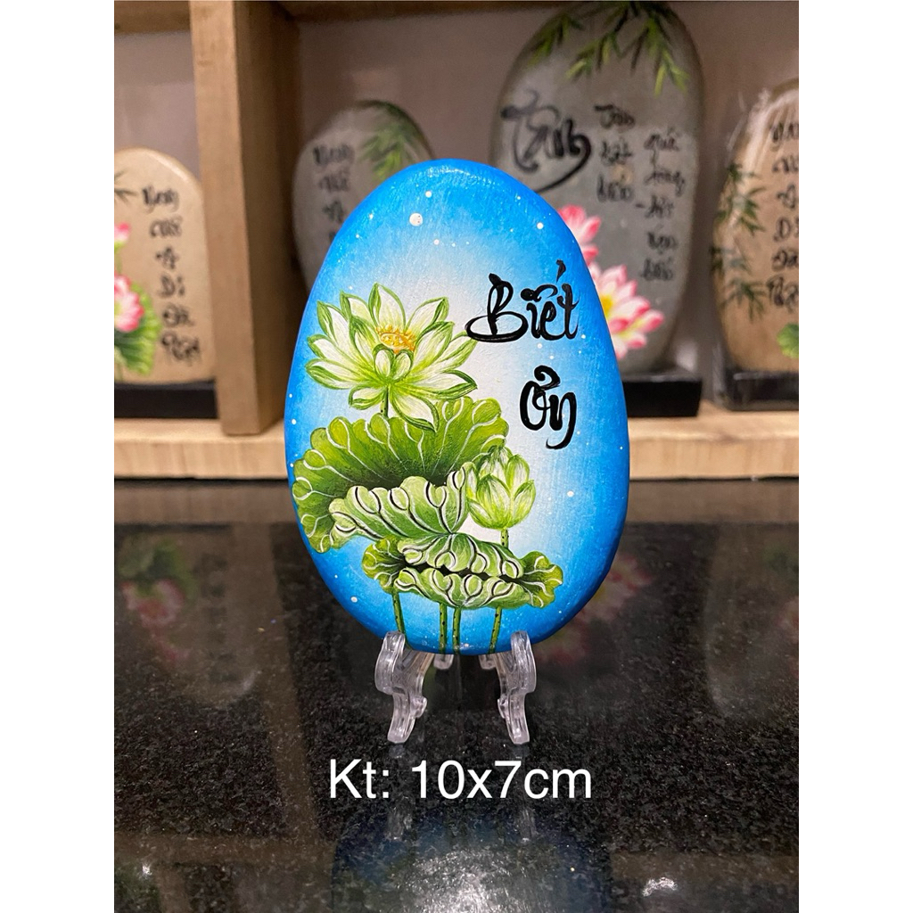 Hòn đá biết ơn mẫu hoa sen tặng kèm đế trưng bày