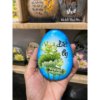 Hòn đá biết ơn mẫu hoa sen tặng kèm đế trưng bày
