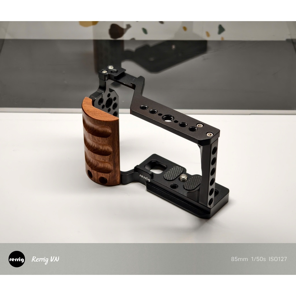 Sony ZV-E10 | Khung bảo vệ rig cage máy ảnh gắn phụ kiện quay video chính hãng Rerrig cho Sony ZVE10