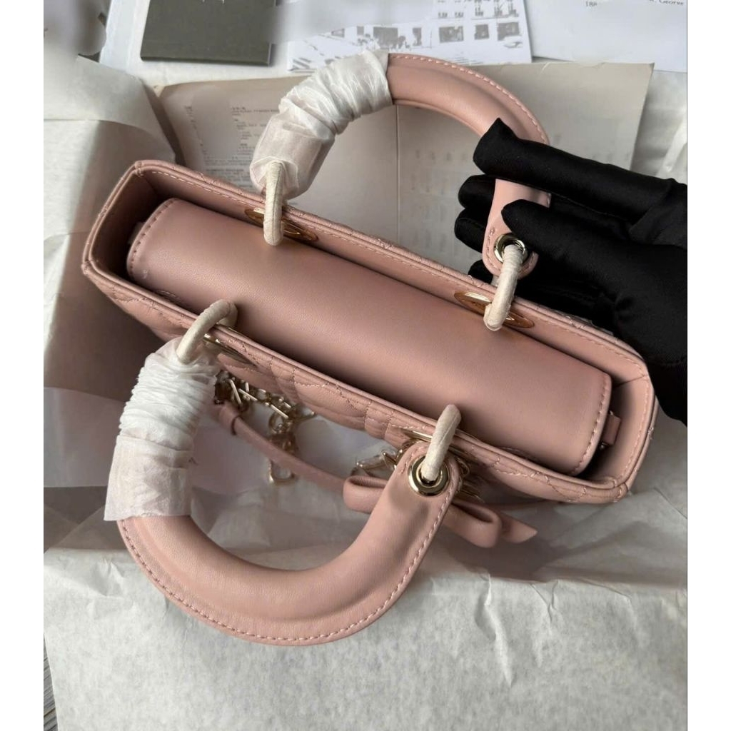 túi xách mẫu nơ d joy mới size 22 ( ib shop gửi hình)