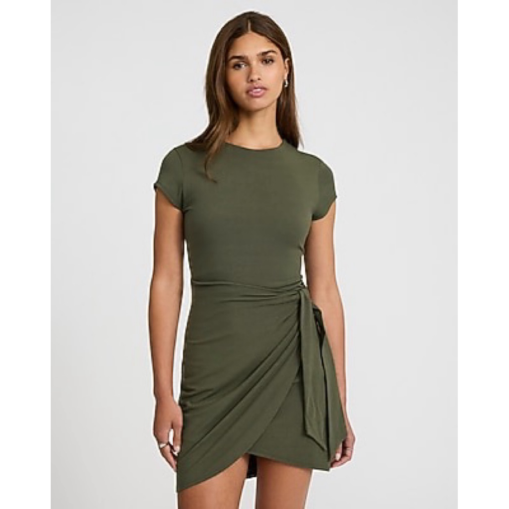 Mini  dress EXPRESS VNXK size S . Váy lệch vạt express chất petit