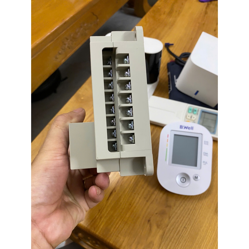 Rơ le mực nước Omron 61F-G1-AP AC110/220 bộ điều khiển mực nước không dùng phao
