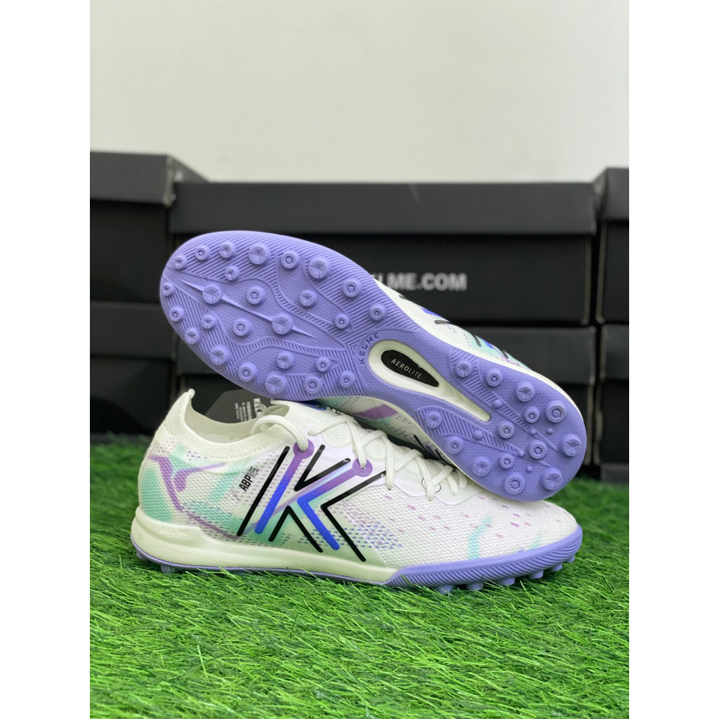 Giày bóng đá Kelme 5.0 đế TF-Trắng tím thiết kế trẻ trung, năng động, nổi bật