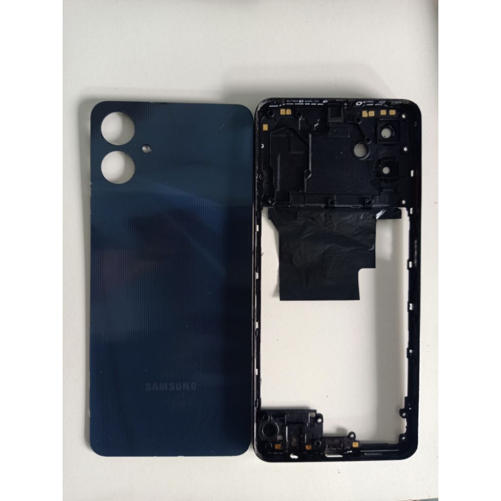 Bộ vỏ cũ zin tháo máy Samsung Galaxy A06 màu đen còn tốt