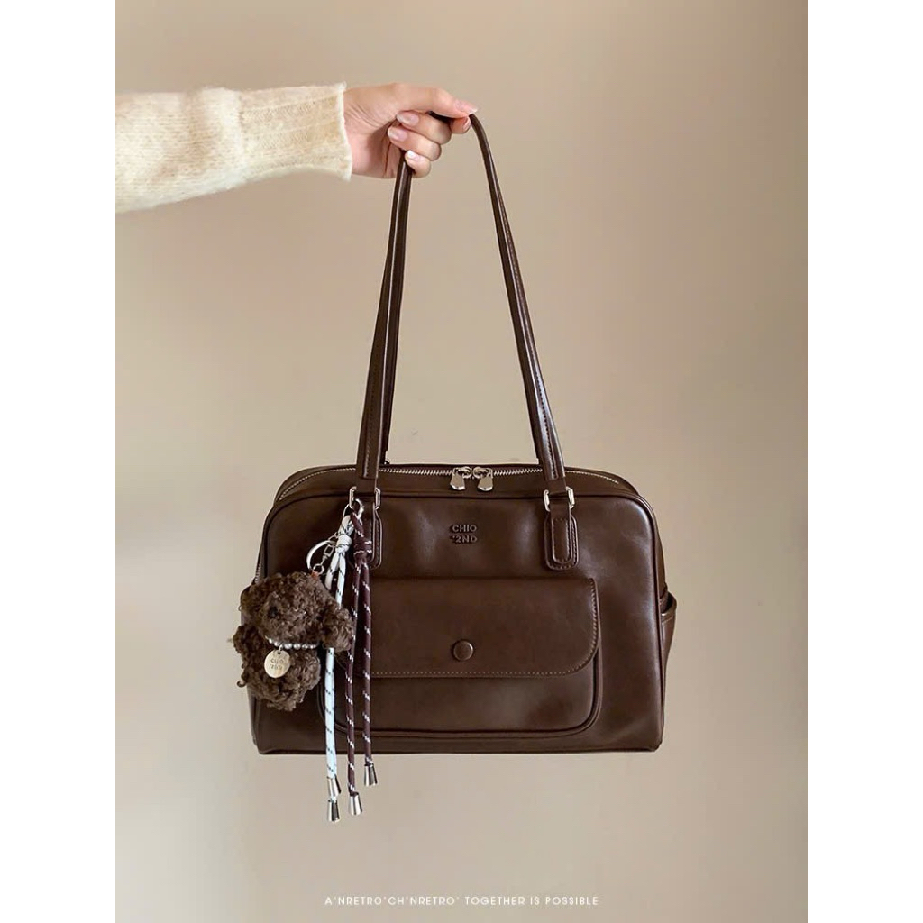 Túi hộp chio2nd cổ điển đeo vai bigsize 33 kèm charm gấu - Túi Đeo Vai | BigBuy360 - bigbuy360.vn