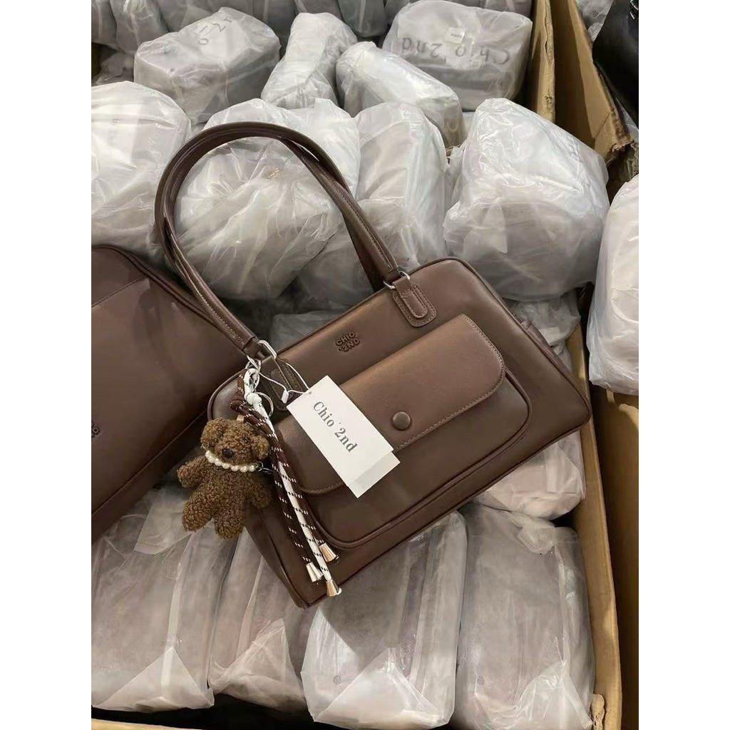 Túi hộp chio2nd cổ điển đeo vai bigsize 33 kèm charm gấu - Túi Đeo Vai | BigBuy360 - bigbuy360.vn