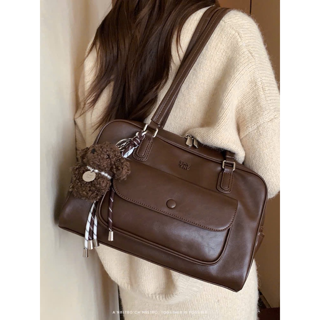 Túi hộp chio2nd cổ điển đeo vai bigsize 33 kèm charm gấu - Túi Đeo Vai | BigBuy360 - bigbuy360.vn