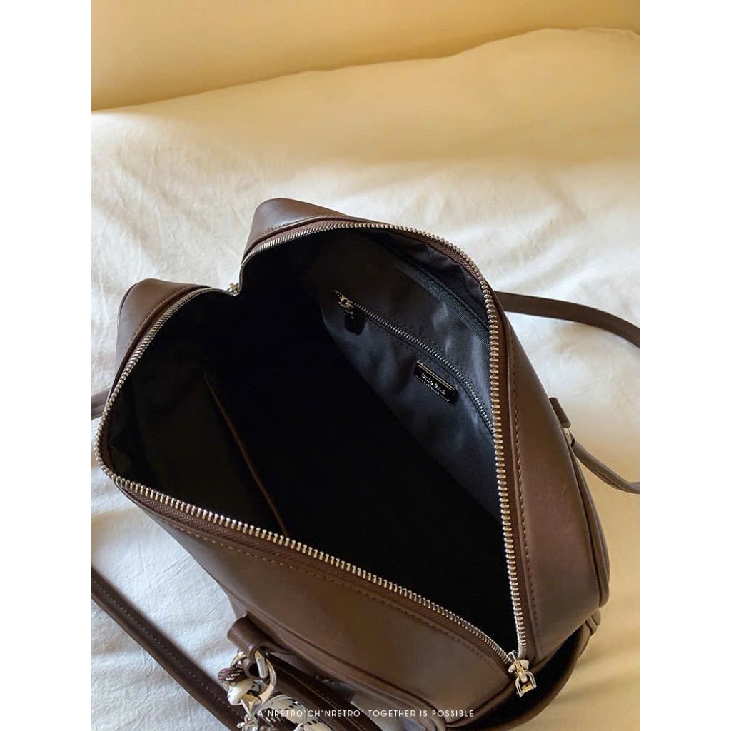 Túi hộp chio2nd cổ điển đeo vai bigsize 33 kèm charm gấu - Túi Đeo Vai | BigBuy360 - bigbuy360.vn
