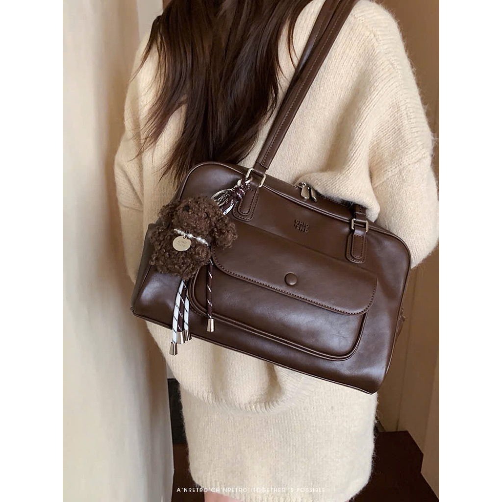 Túi hộp chio2nd cổ điển đeo vai bigsize 33 kèm charm gấu - Túi Đeo Vai | BigBuy360 - bigbuy360.vn