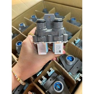 Bơm cấp nước vào máy giặt toshiba cửa trên lồng đứng, van cấp nước đôi