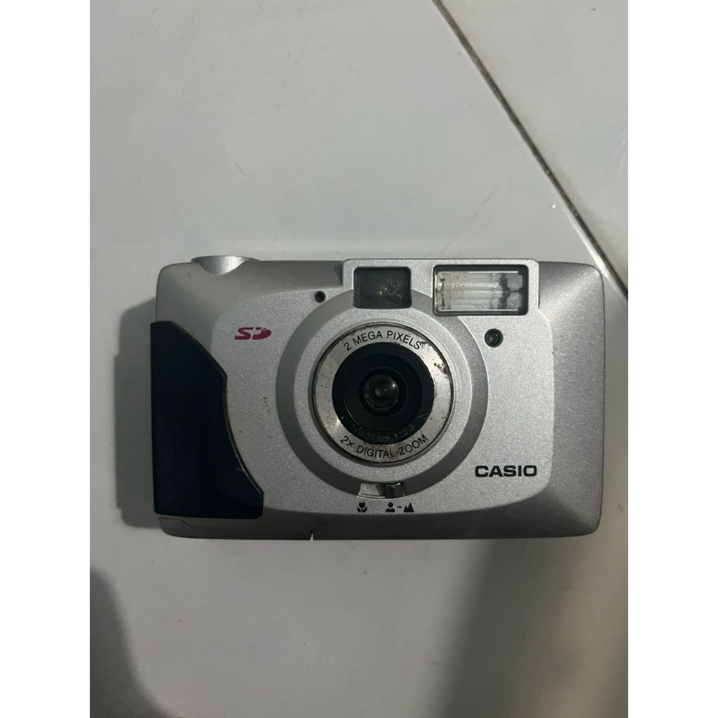 [Không hđ/ ib để ship ngoài rẻ] Casio QV-2100_xác digital camera đời cũ không còn hoạt động, dùng là