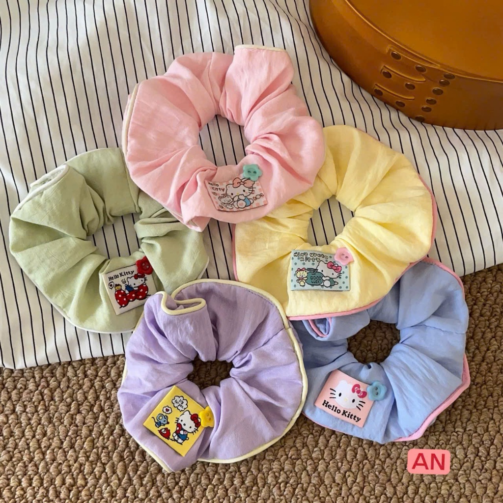 Cột tóc Scrunchies Hello kitty có Tag/ Shop Liam