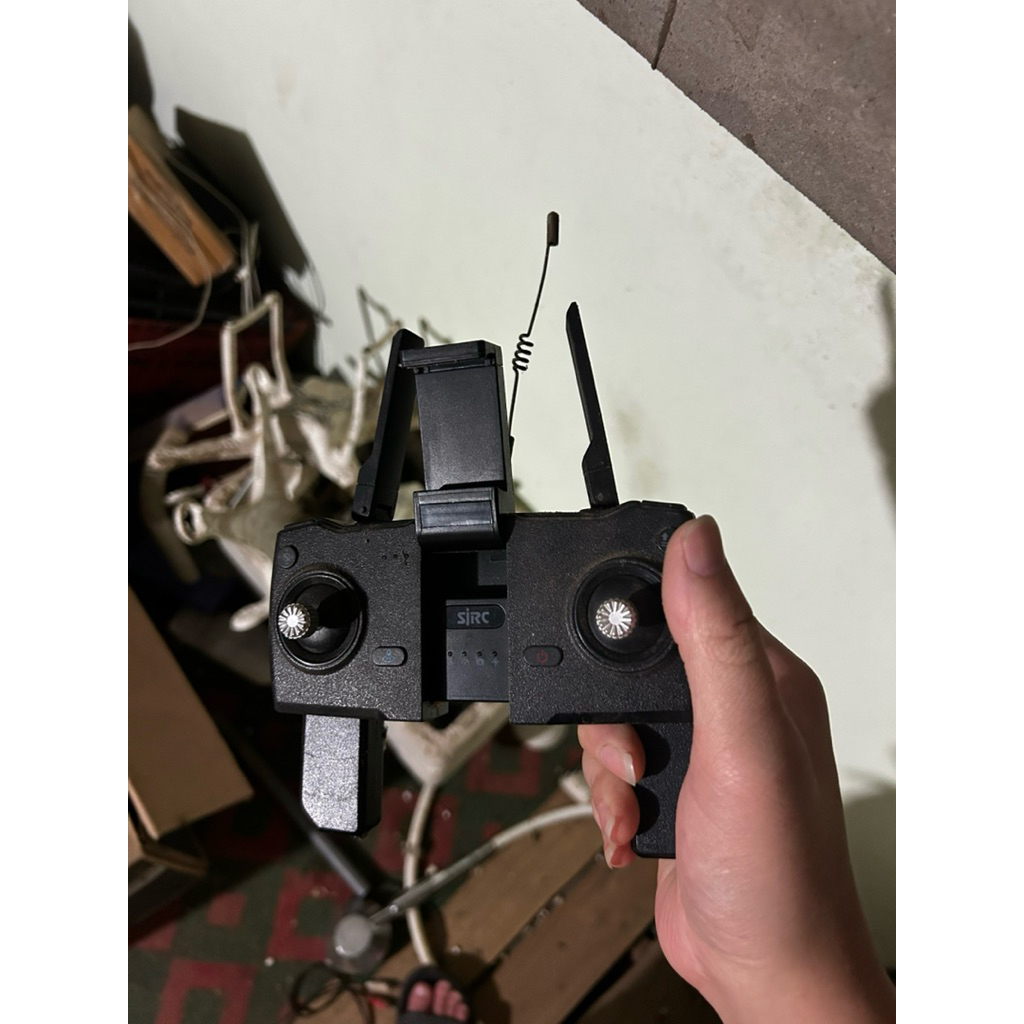 Tay cầm điều khiển SJRC F11 hàng cũ,còn rất mới,full chức năng,sóng ổn định,dễ sử dụng,phù hợp thay 