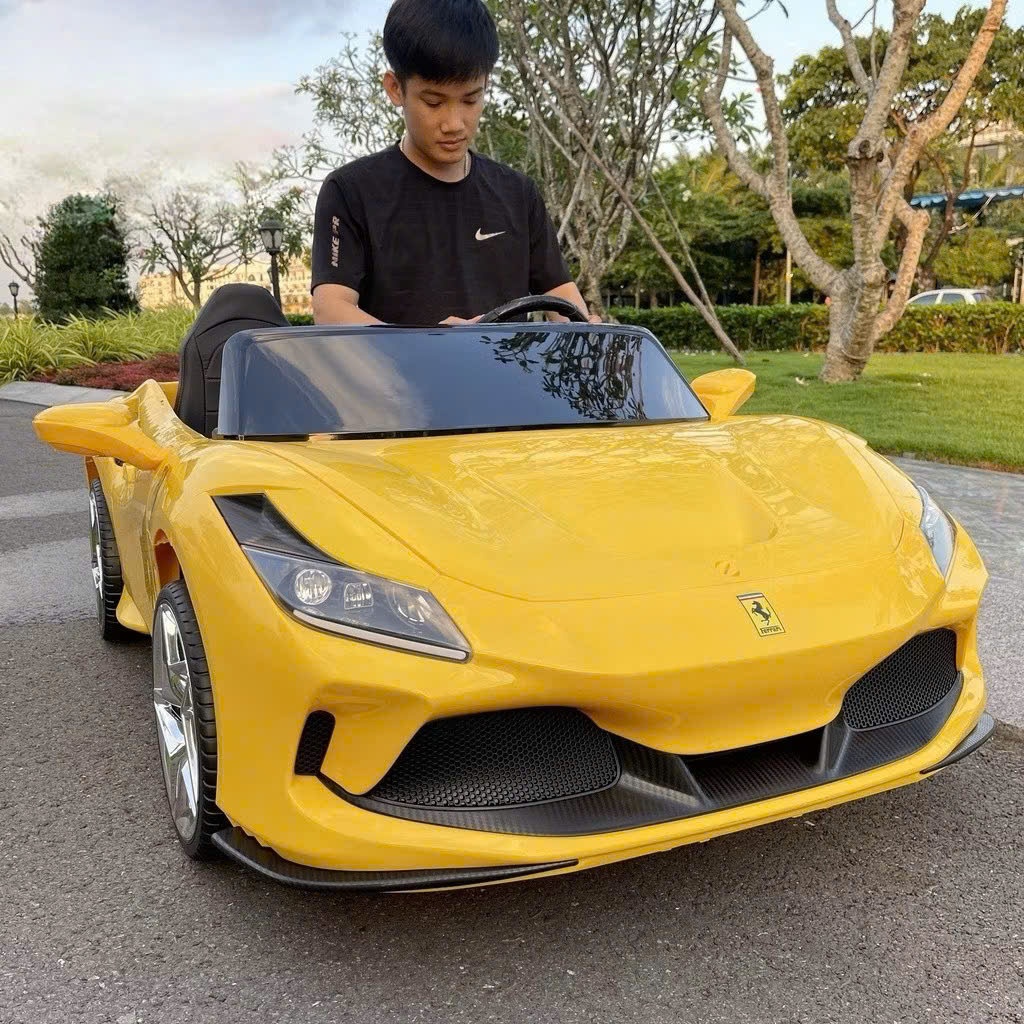 [Cao Cấp] Ô Tô Điện Ferrari F8 Cỡ Lớn, Ghế Da 2 Chỗ Độc Lập, Bánh Cao Su Mềm, Tải Trọng 150KG, 2 Ngư