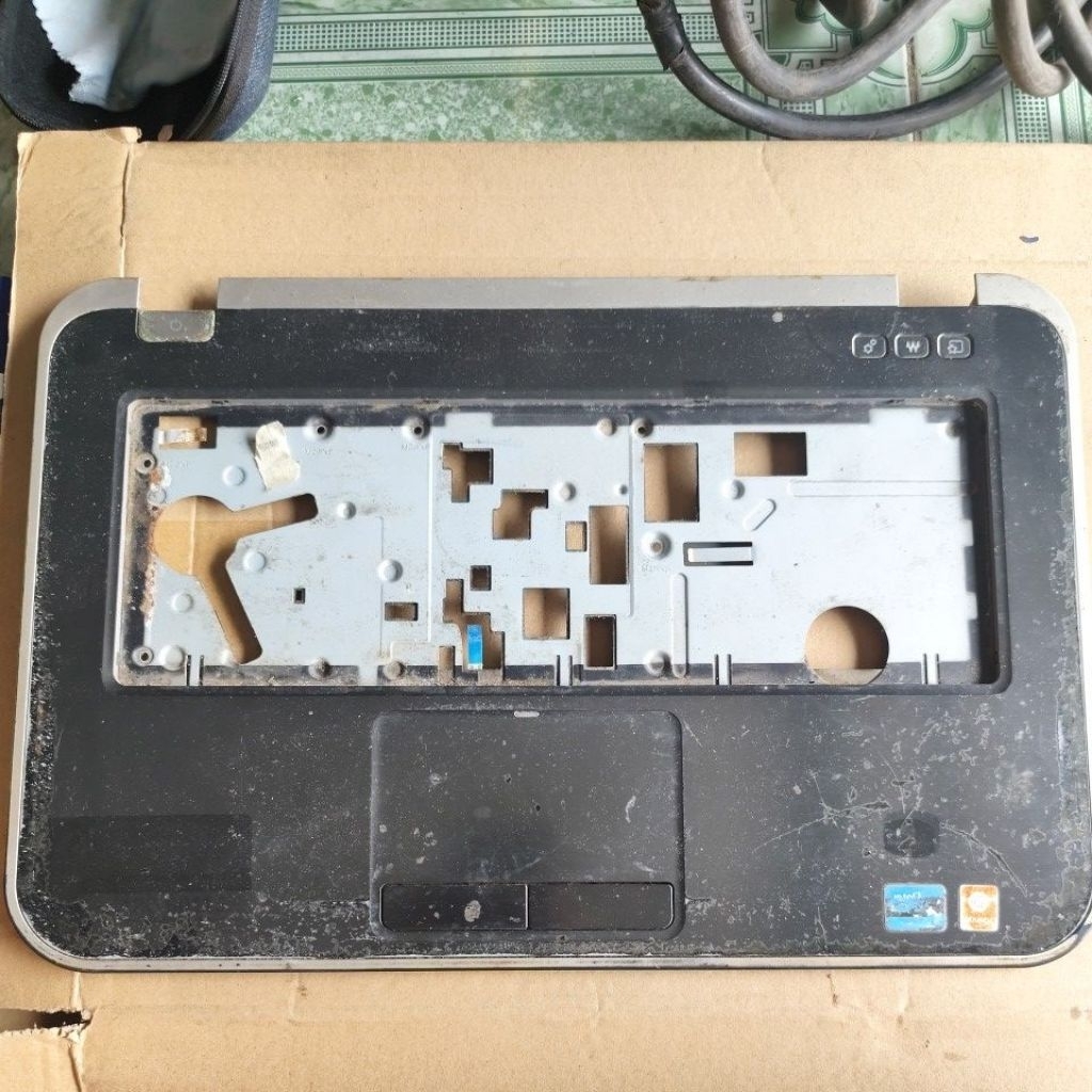 Vỏ mặt C laptop dell inspiron 5520 vỏ sấu ,trầy xước nhiều bán rẻ