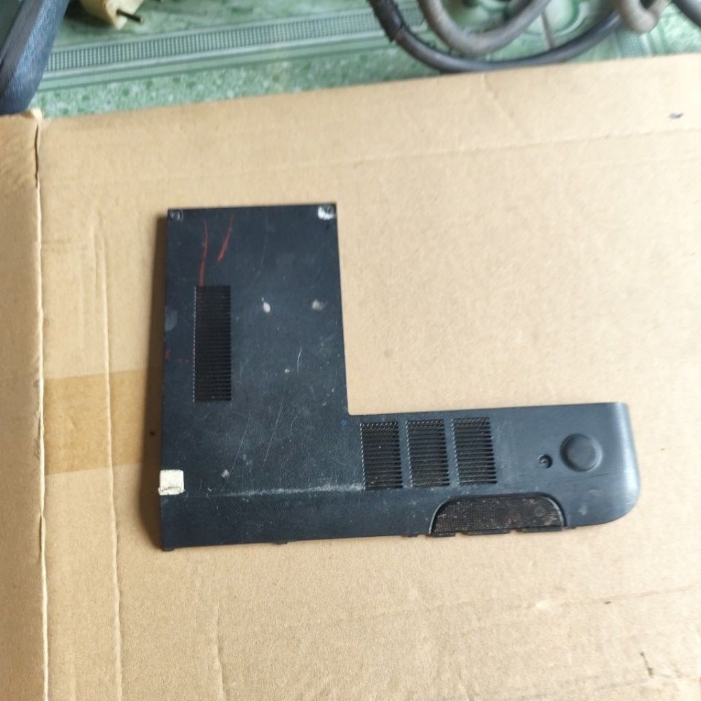 nắp đậy dưới vỏ D  laptop dell inspiron 5520 đang xài tháo bán