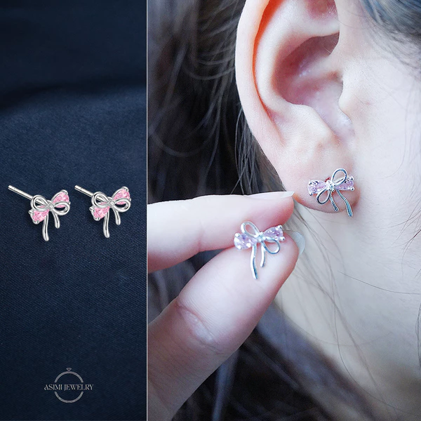 Bông tai bạc Ý S925 nơ hồng Daisy Asimi Daisy Róse KT31 - đeo trên mẫu