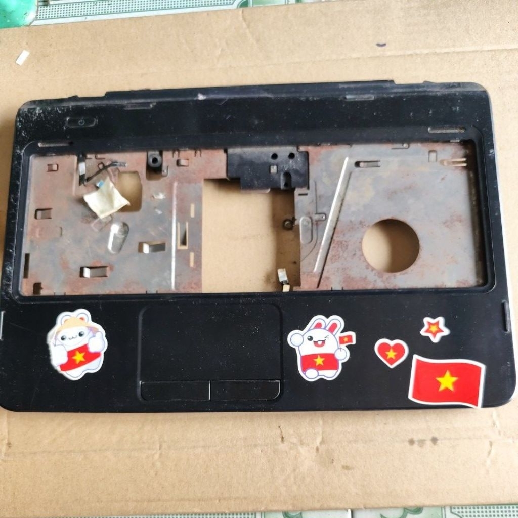 Vỏ mặt C laptop dell Inspiron N4050 cũ, trầy xước , bán rẻ về xài đỡ