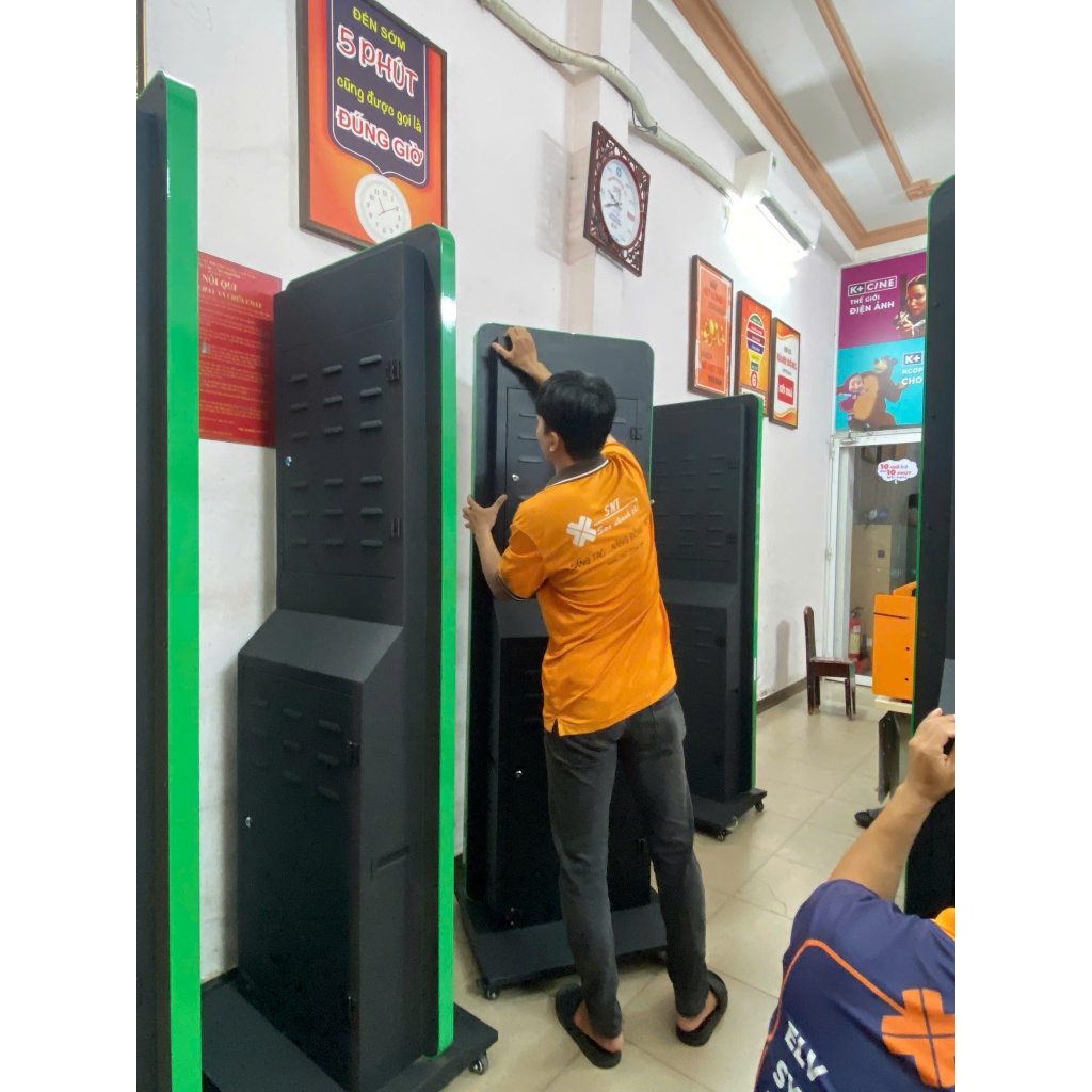 Standee điện tử 43 inch(Màn hình Smart Signage Samsung 43 inch + khung)