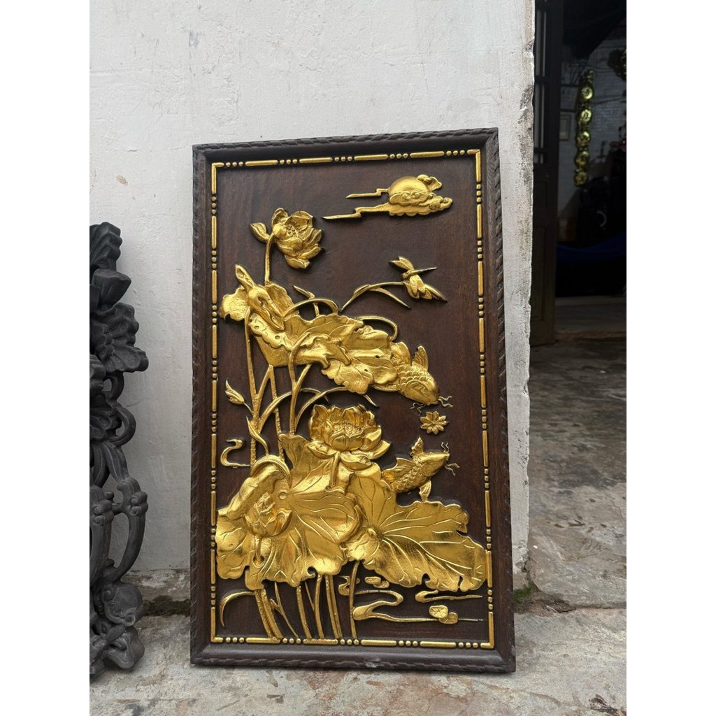 Tranh Sen Treo tường Gỗ Lim kích thước 39x65x3cm