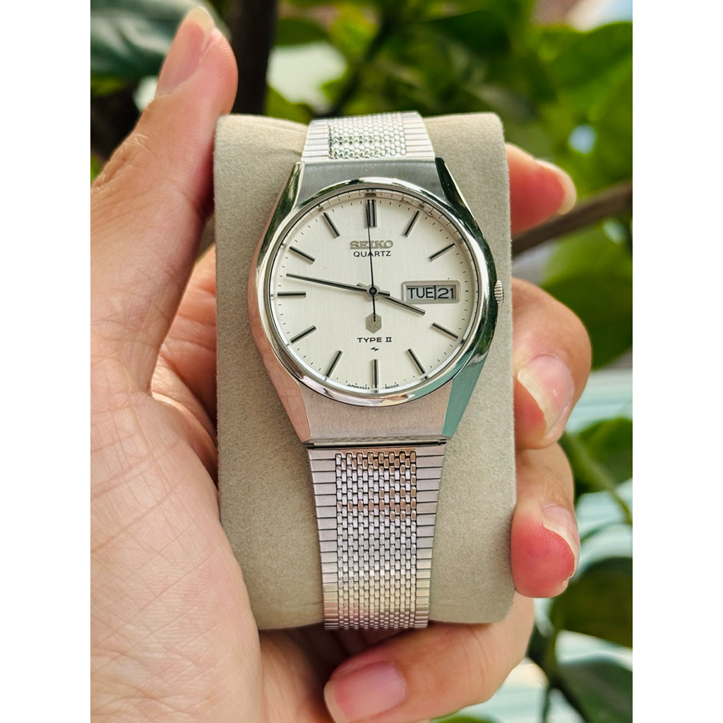 Đồng hồ Seiko Quartz Type II dial trắng vân xước phay độ mới cao