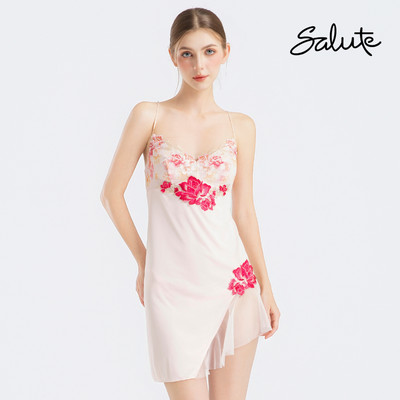 Đầm ngủ ren hoạ tiết hoa hồng Wacoal Salute ISTJ226 - STJ226