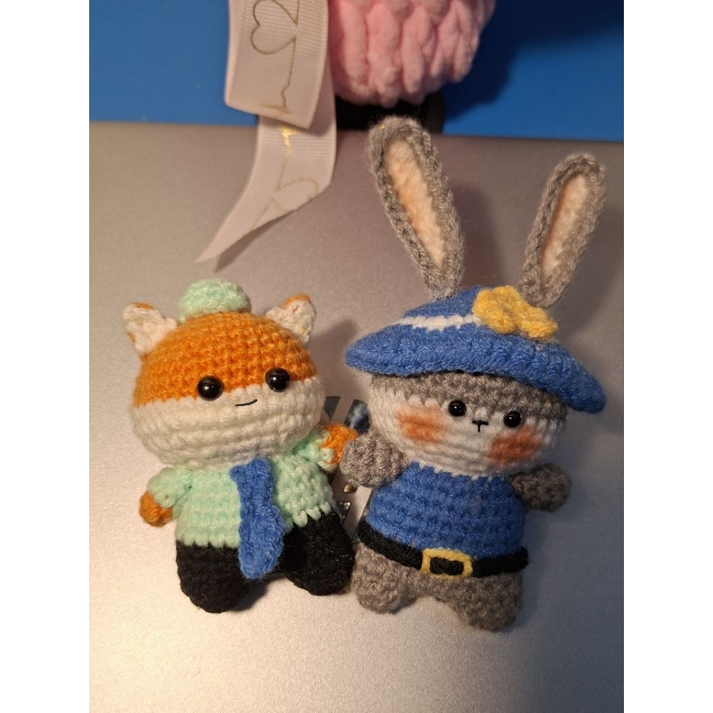 Thỏ len Judy, Cáo len Nick- Crochet judy and nick (có kèm móc khóa inox, tai nẹp kẽm đứng dáng, HÌNH