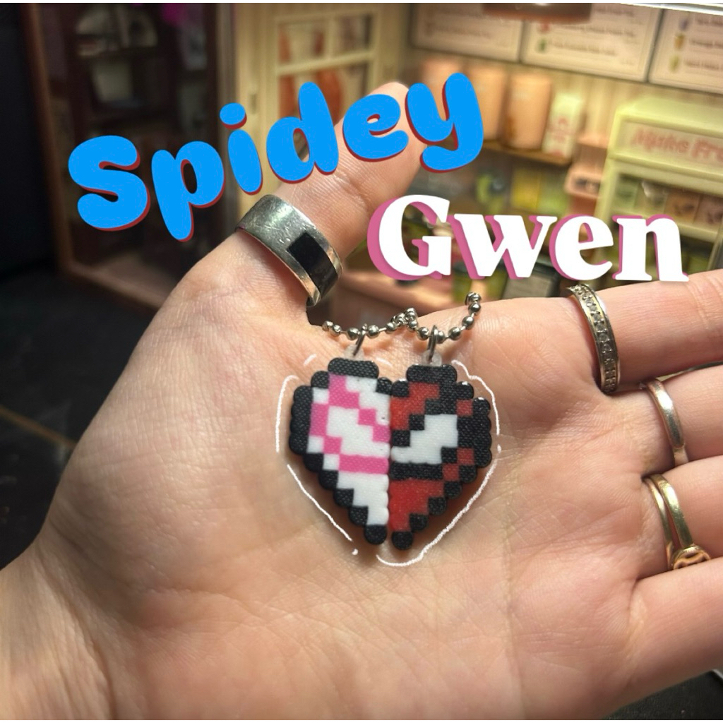 Móc khoá đôi Spiderman & Gwen Stacy hạt perler