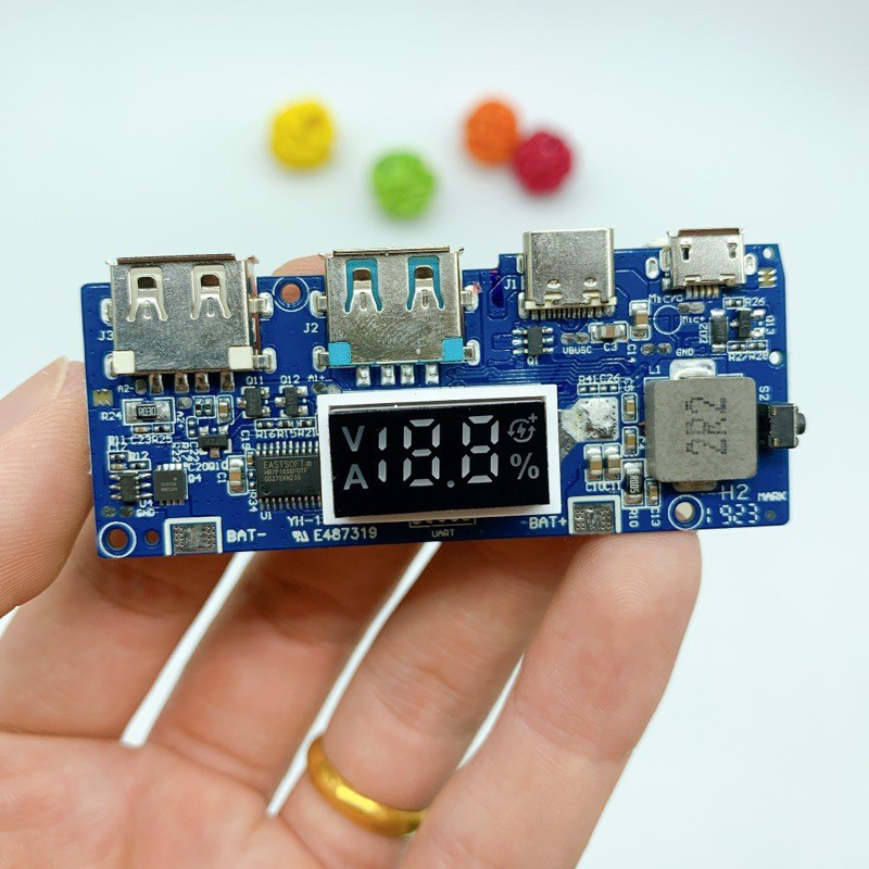 Mạch sạc dự phòng Romoss SW20 Pro có hiển thị lượng pin. Sạc nhanh QC 3.0 công nghệ Fit Charge và PD