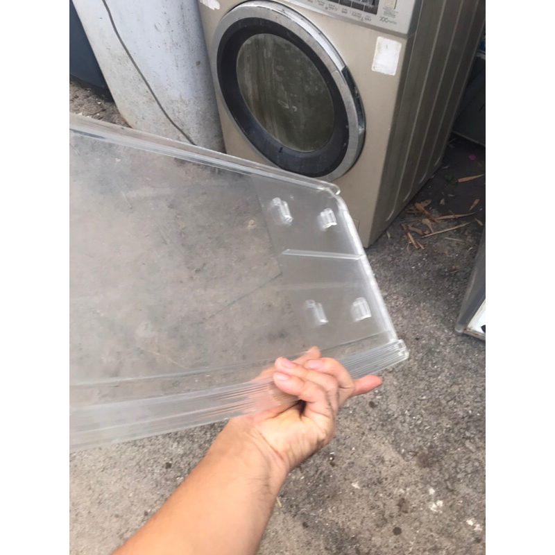 1 Khay ngăn đá tủ lạnh Electrolux 211 L cũ tốt 95 % rộng 42x25 cm