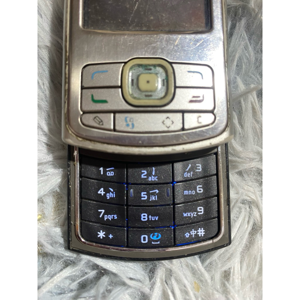 Xác Nokia N80 main sống k lên màn, sáng đèn phím và có chuông khởi động, ae thợ xào chẻ lấy linh kiệ