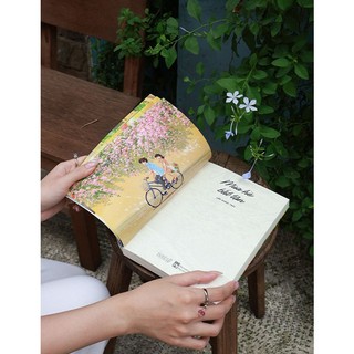 Sách - Mùa Hè Bất Tận (tặng kèm postcard)