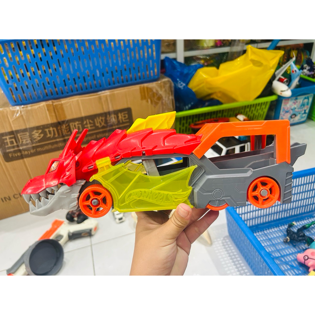 Mô hình Xe Hot Wheels City Dragon Launch Transporter ( kèm 2 xe hotwheel nhỏ )