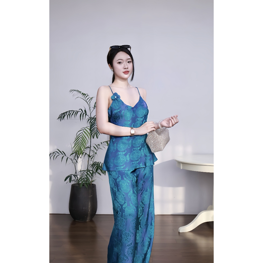 LYC FASHION - Hải Tước Set 2 Dây Cổ V Kèm Quần Ống Rộng | BigBuy360 - bigbuy360.vn