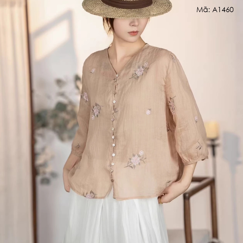 Áo sơ mi tay lửng thêu hoa cổ V - A1460