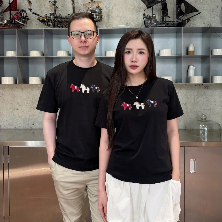 Áo Thun Nam Nữ Thêu Ngựa GUNO Cao Cấp Trơn Màu Cotton Co Dãn 4 Chiều Thoáng Mát SP5 26AG06/AB11 | BigBuy360 - bigbuy360.vn