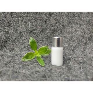 1 cặp dung dịch uốn mi gồm uốn và dập đình hình màu trắng hồng