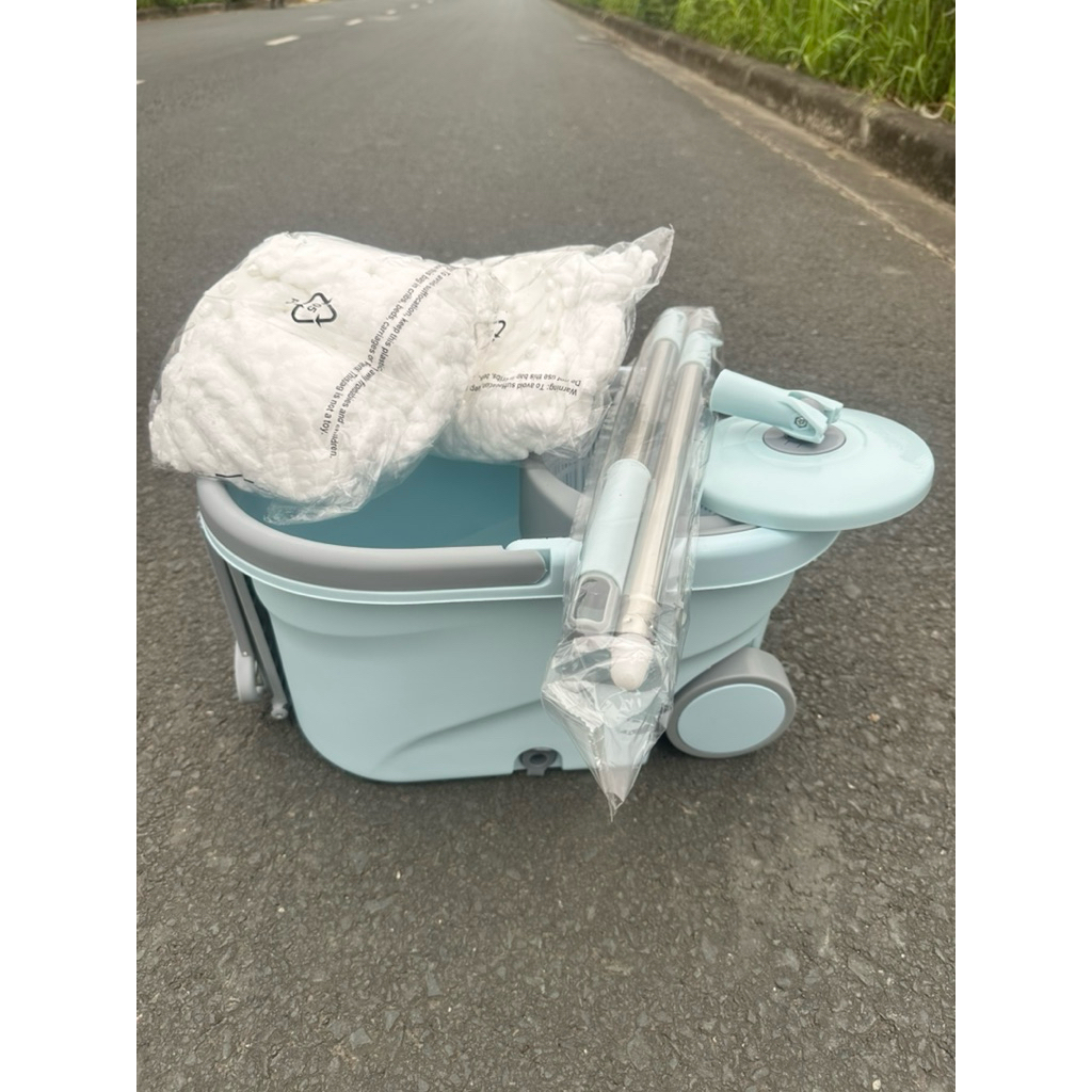 Bộ cây lau nhà xoay tay locknlock ETM971 dung tích 7l
