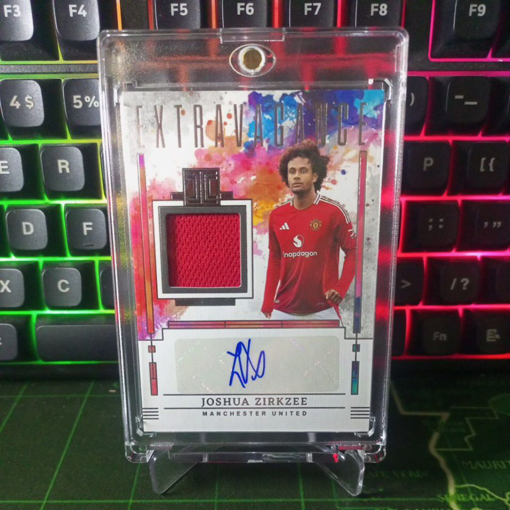 [Autograph][Tặng mag] Auto Patch Joshua Zirkzee /99 Extravagance Manchester United Panini Premier Le