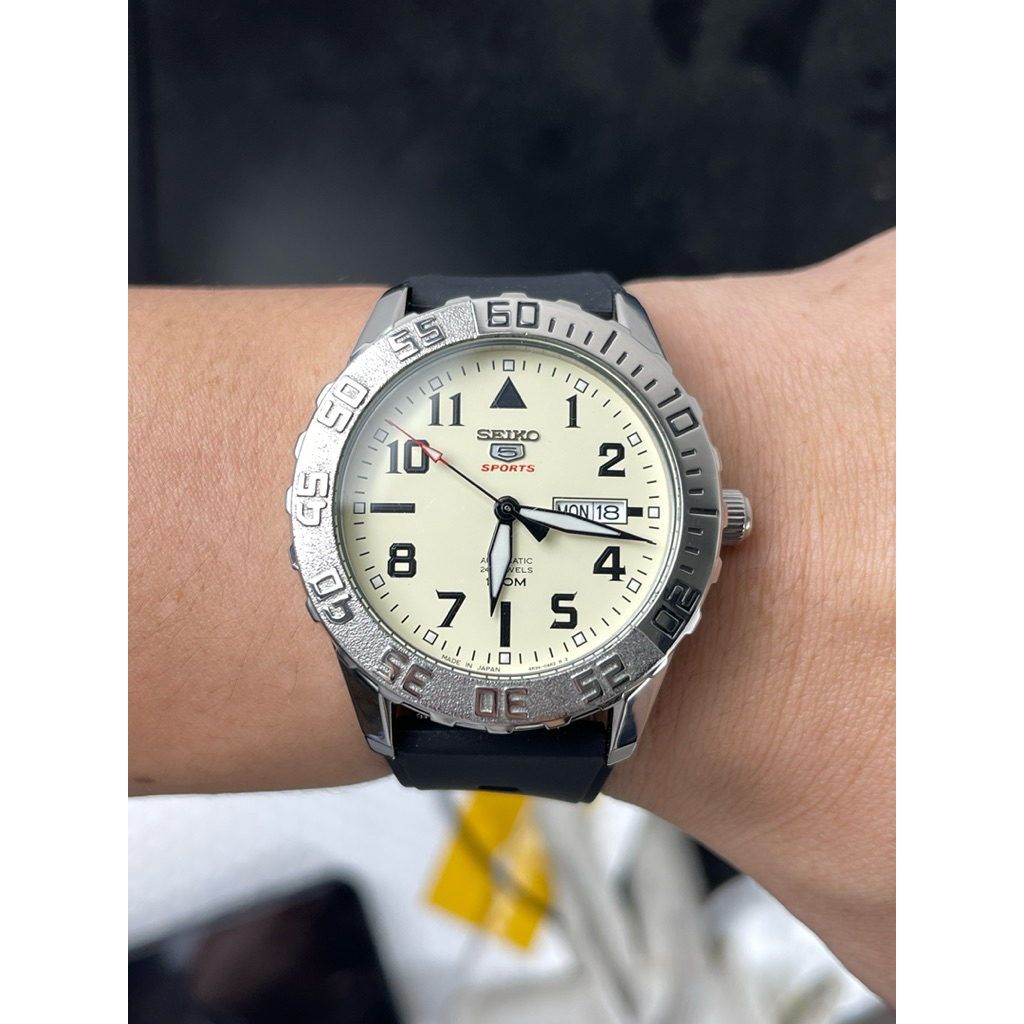 đồng hồ seiko 5 sport cơ tự động lộ máy