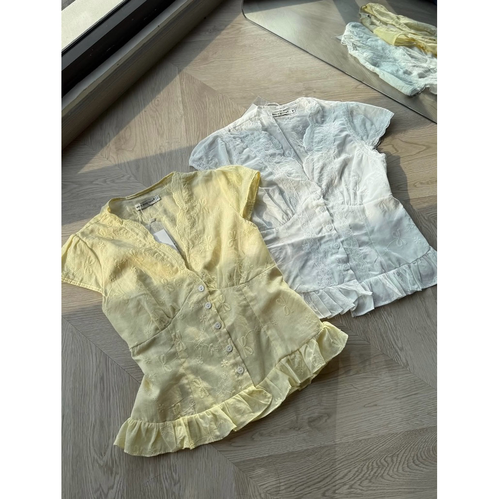 (NEW ARRIVAL) Áo ren tay hến cổ V chất thô boi thêu nơ có lót ERI TOP | BigBuy360 - bigbuy360.vn