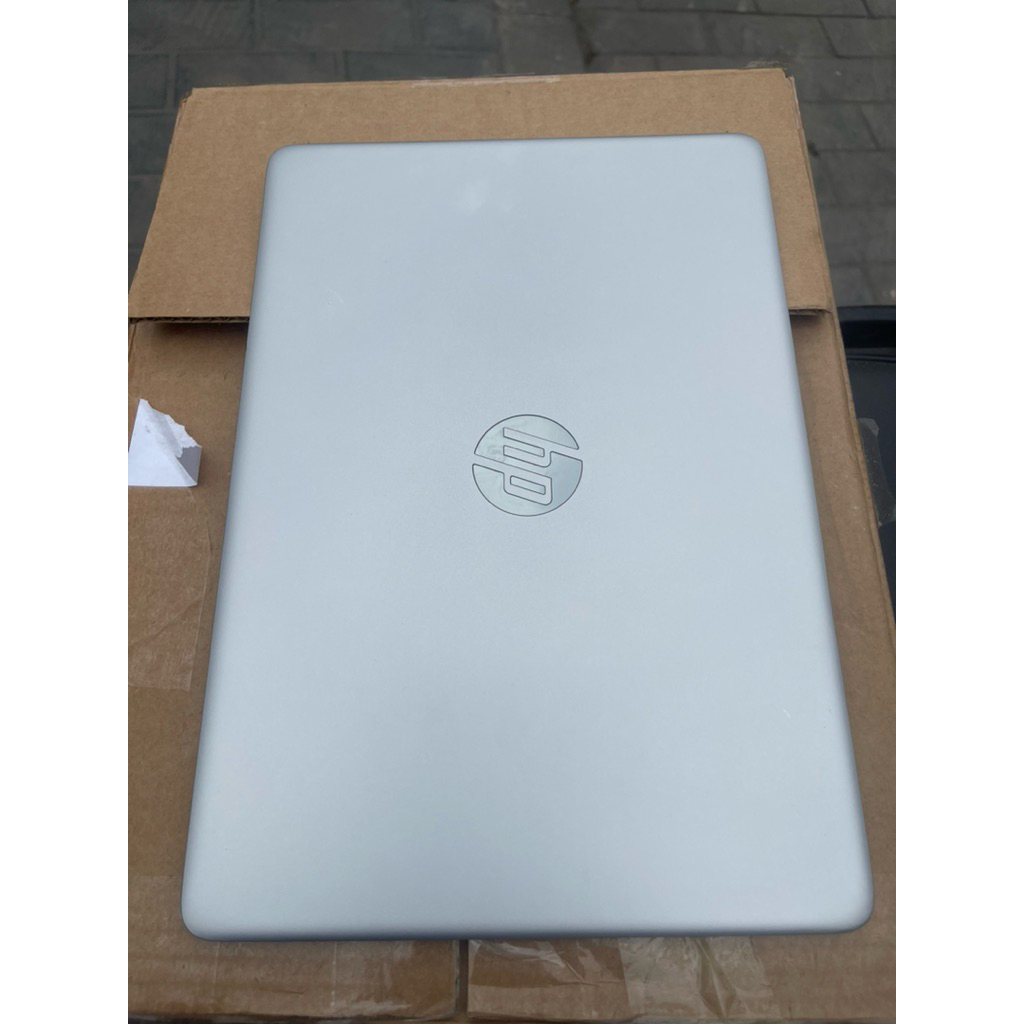 Thay vỏ laptop mặt A Laptop HP 240-G8
