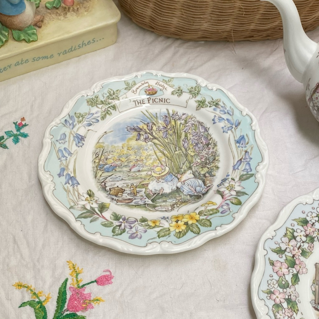 ĐĨA CẢNH SỰ KIỆN "THE PICNIC" BRAMBLY HEDGE ROYAL DOULTON
