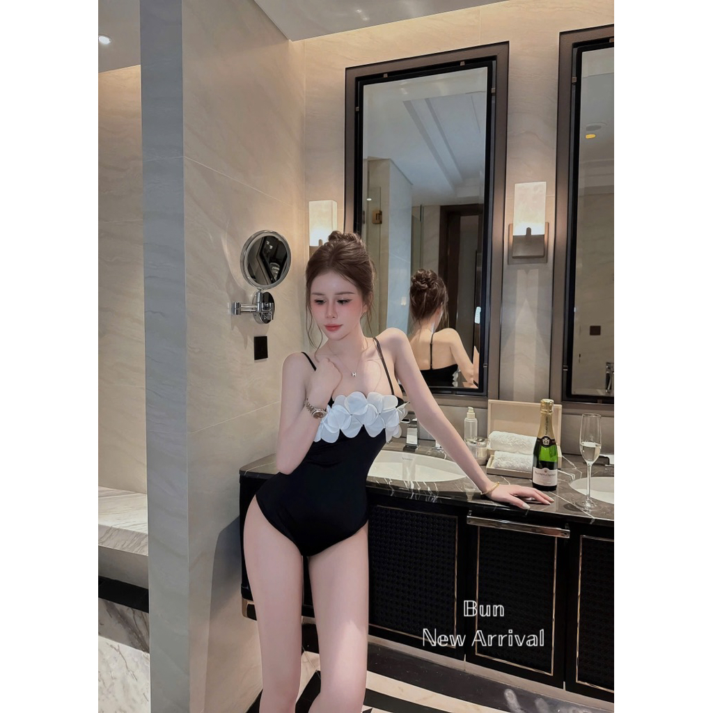 Áo liền thân mặc đi biển đính hoa ngực | BigBuy360 - bigbuy360.vn