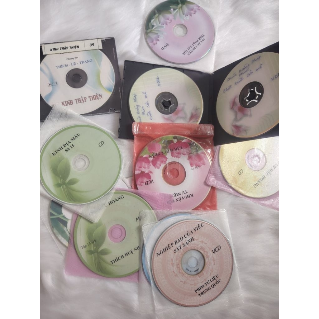 Combo 13 CD, DVD, VCD, mp3 về Phật giáo ( không test đĩa, cân nhắc)