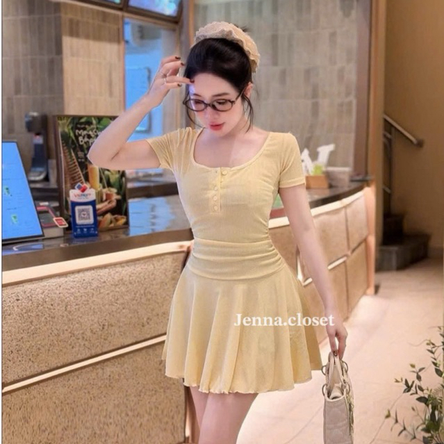 𝐉𝐞𝐧𝐧𝐚.𝐜𝐥𝐨𝐬𝐞𝐭 • Váy nữ basic cổ U phối khuy tay ngắn dáng xòe-4màu , Đầm thun tăm ôm body tôn dáng
