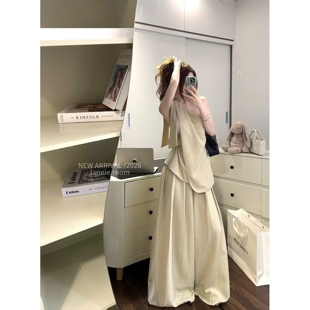[MỞ BÁN GIẢM 30K] Set Áo Lệch Vai Xẻ Tà Phối Quần Suông Dài Chất Liệu Xước Thái Cao Cấp Mặc Đi Du Lịch, Dạo Phố Hot 2026 | BigBuy360 - bigbuy360.vn