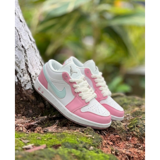 Giày Sneaker Nike Air Jordan 1 Low SE "Paw Print"