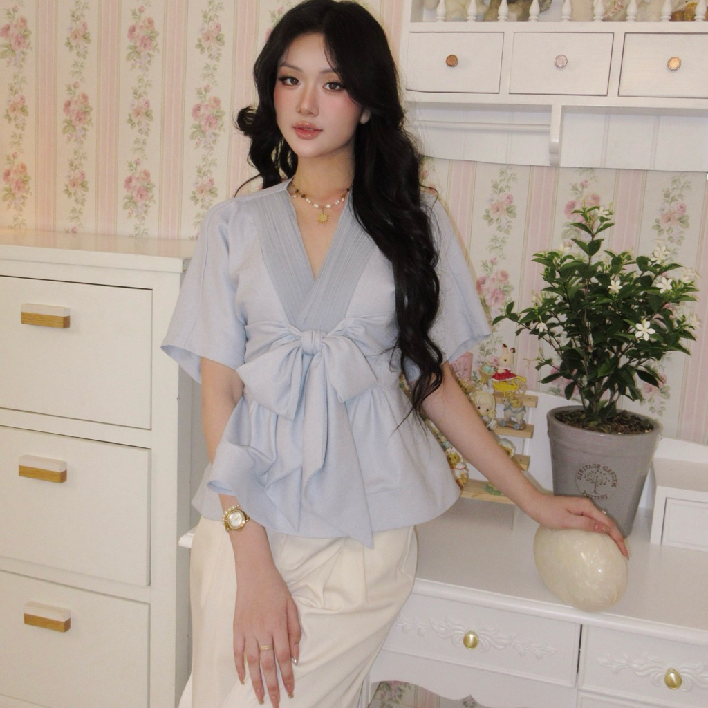 Ubuya top | Áo kiểu cổ V chất linen silk tôn dáng | Mania Cutie